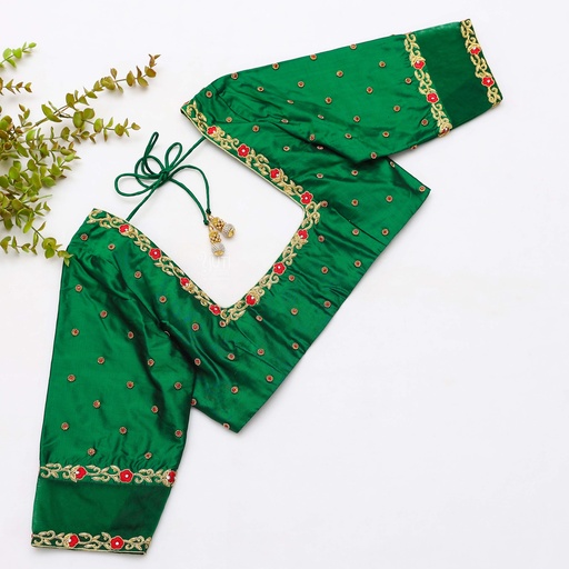 Feeling like a green goddess in this stunning embroidered blouse!