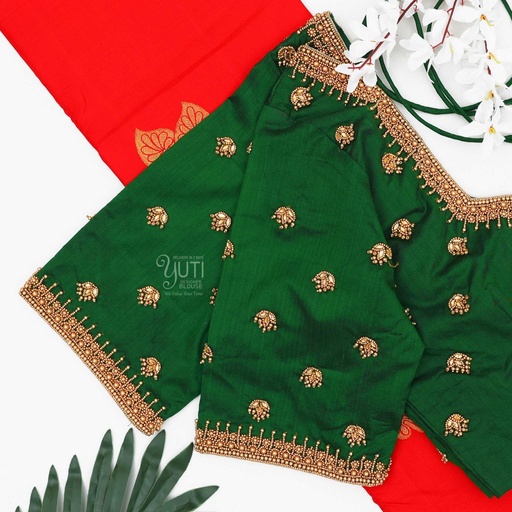 Dark green simple motif design